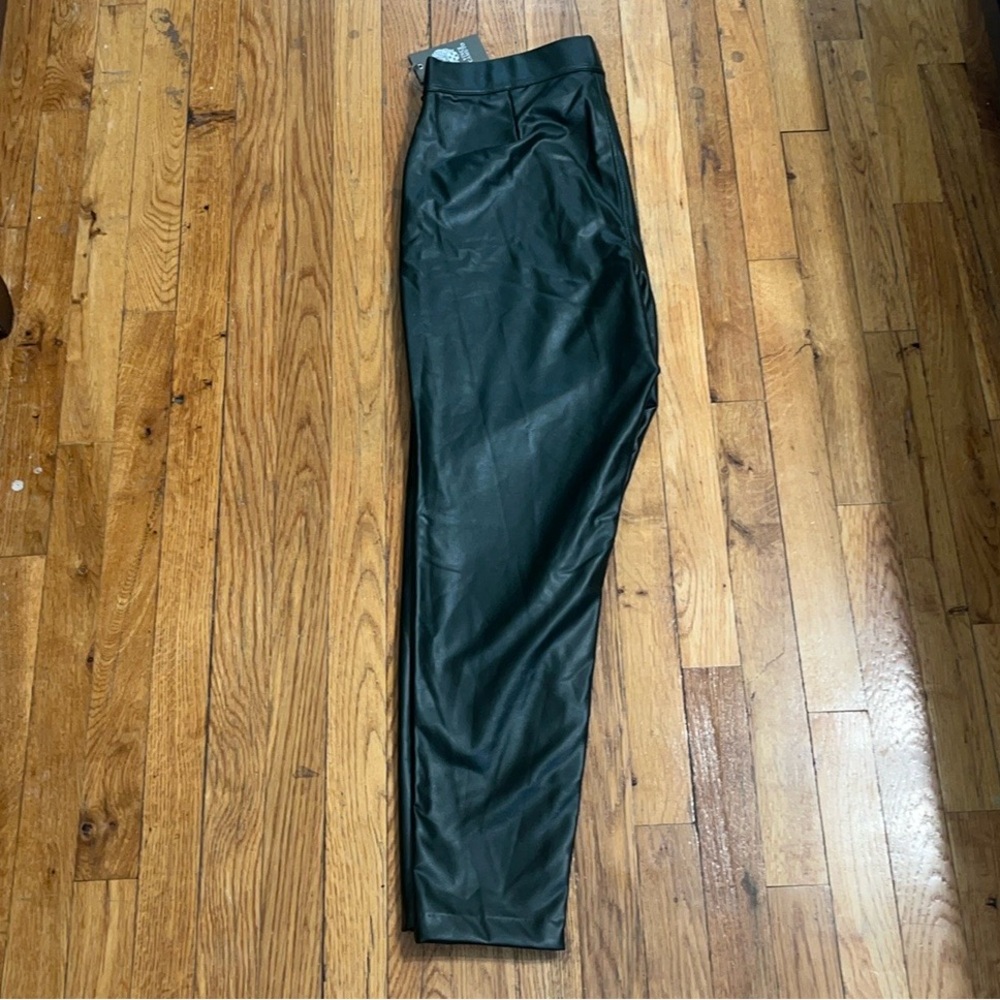 Vince Camuto Women Faux-Leather Skinny Pants 
Color: 288 DK Willow
Size: Large